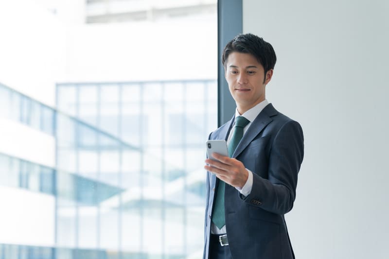 勤怠管理システム導入のメリットを説明する図